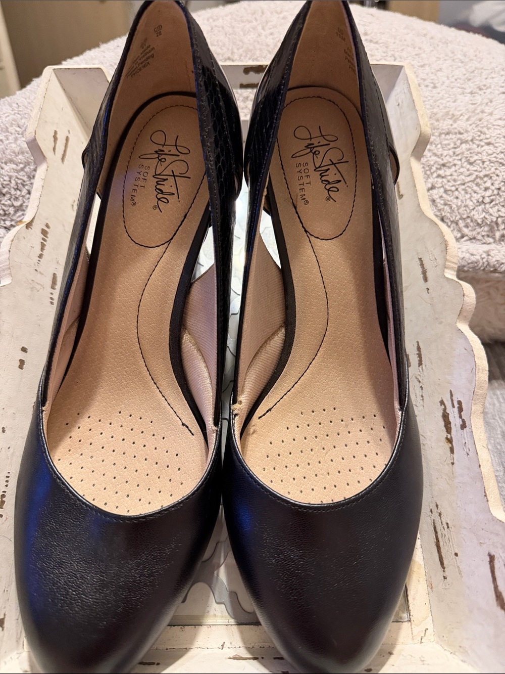 Life Stride Black Pointed-Toe Comfort Pumps